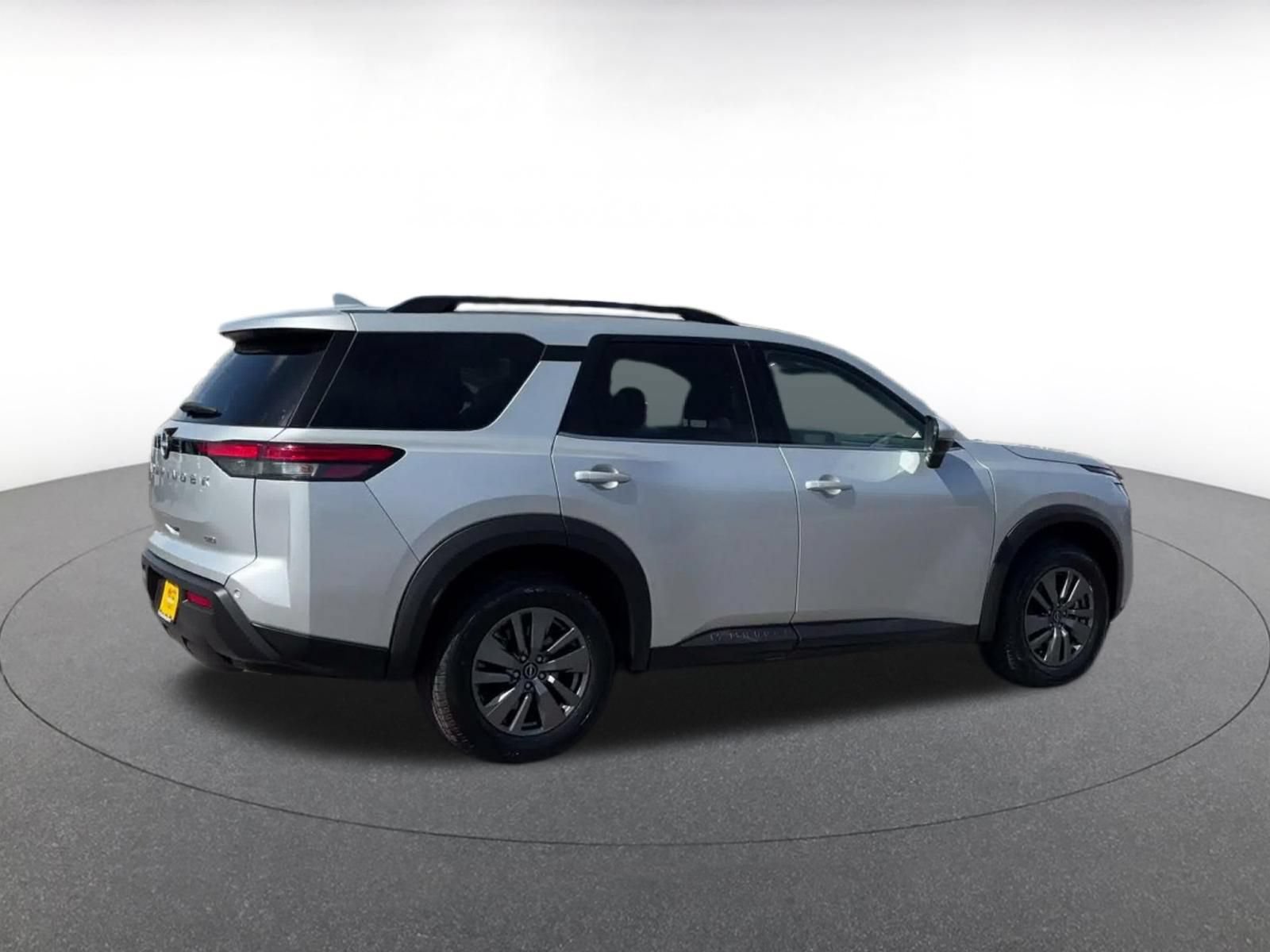 Used 2025 Nissan Pathfinder SV AWD/4WD image 12