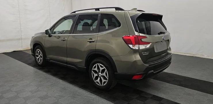 Used 2021 Subaru Forester Premium AWD/4WD image 3