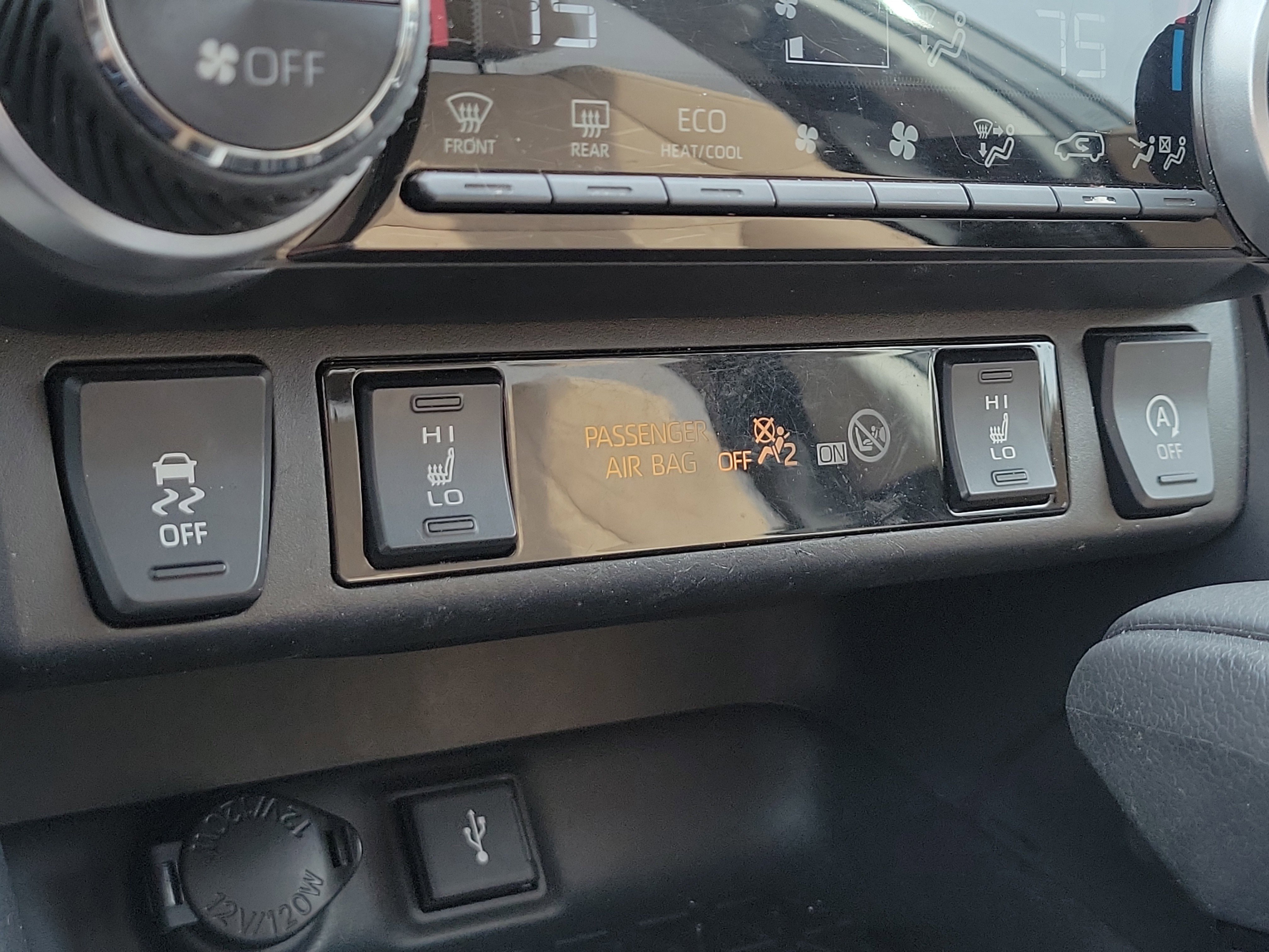 Used 2021 Toyota RAV4 XLE w/ Convenience Package image 33