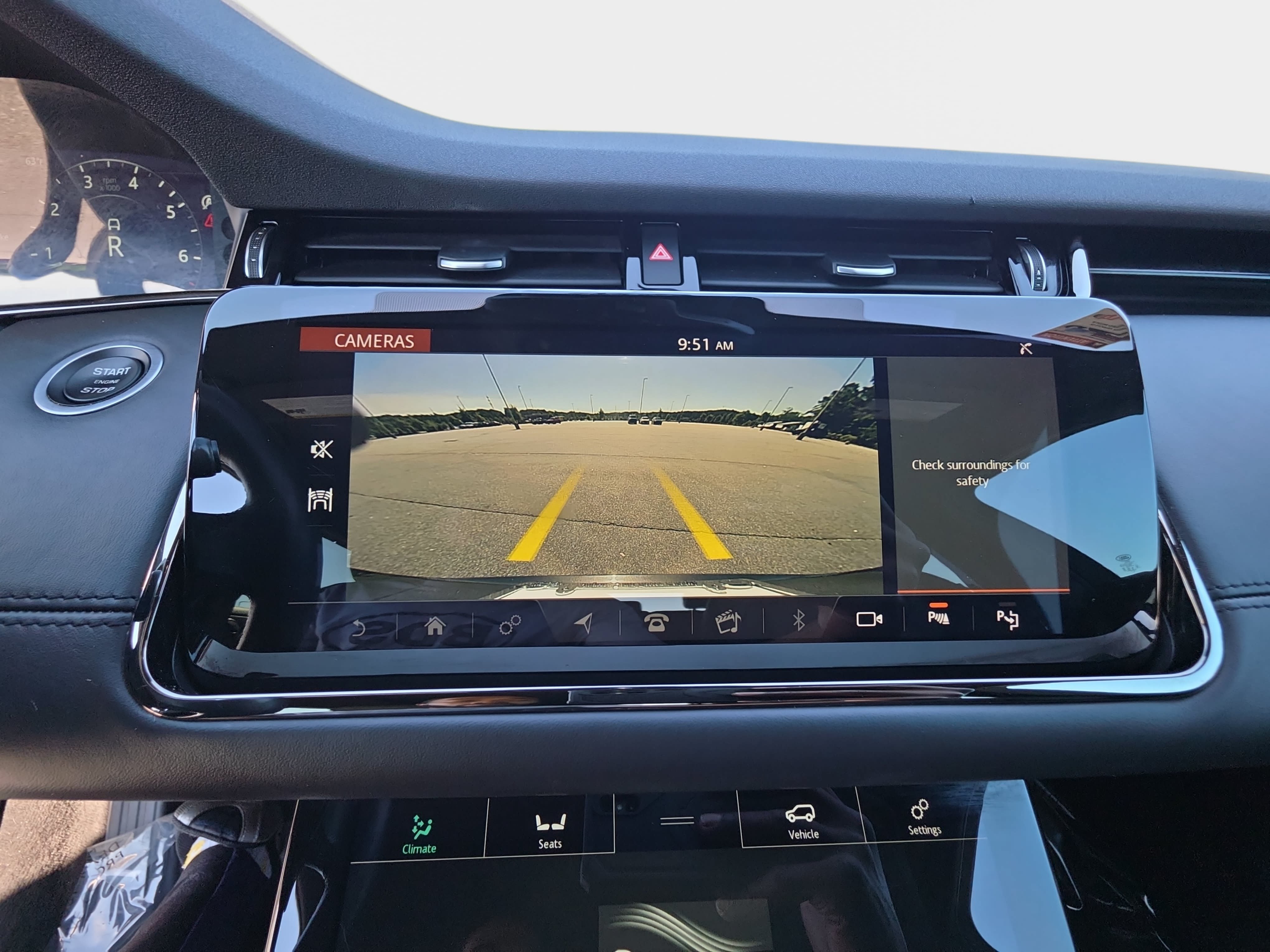 Certified 2020 Land Rover Range Rover Evoque R-Dynamic HSE AWD/4WD image 24
