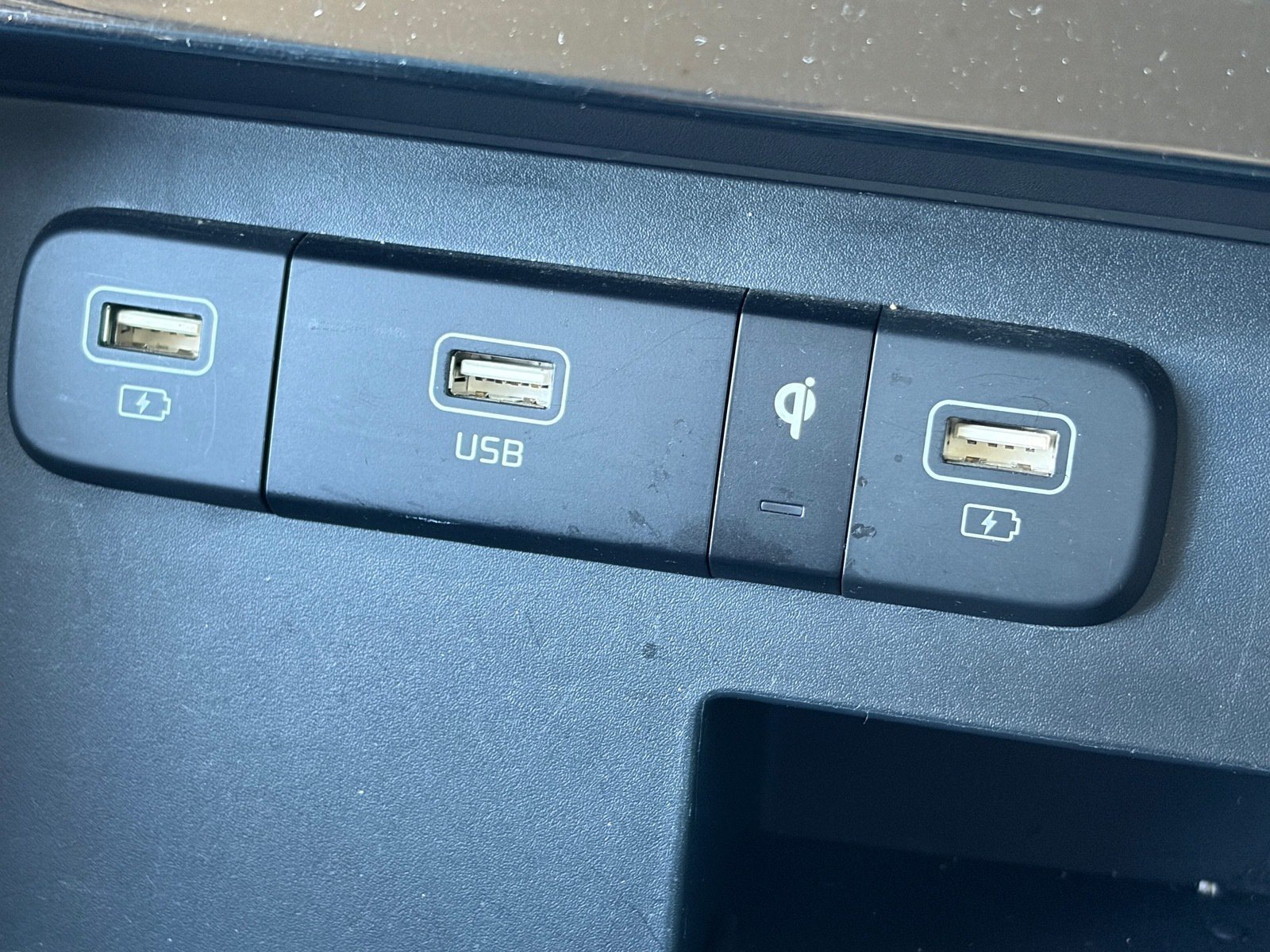 Used 2024 Kia Carnival EX FWD image 28