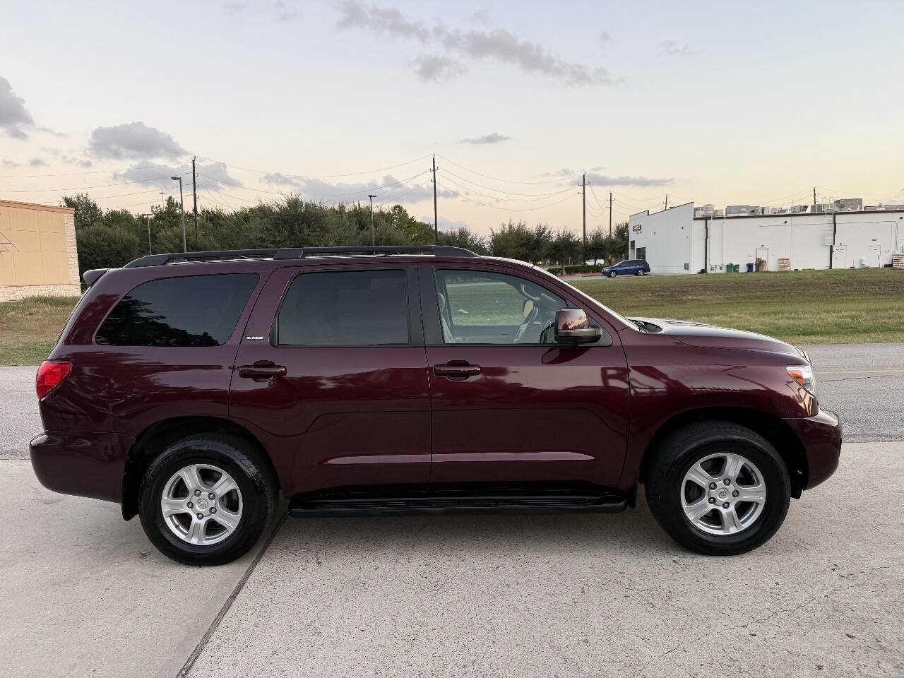 Used 2011 Toyota Sequoia SR5 w/ Premium Pkg AWD/4WD image 4