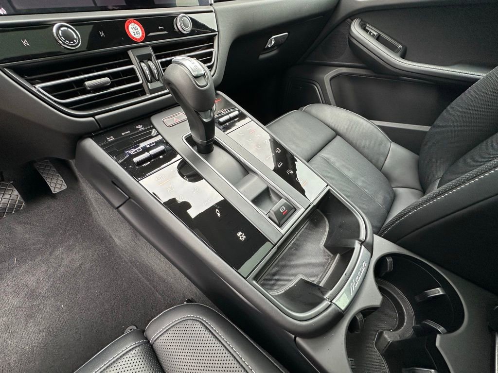 Certified 2025 Porsche Macan image 28