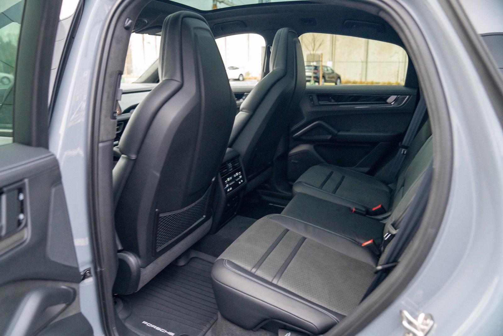 New 2026 Porsche Cayenne GTS image 23