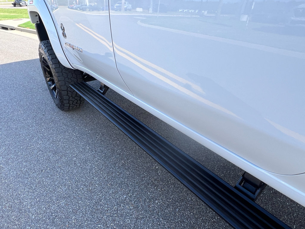 Used 2025 GMC Sierra 2500 AT4 w/ AT4 Premium Plus Package image 18