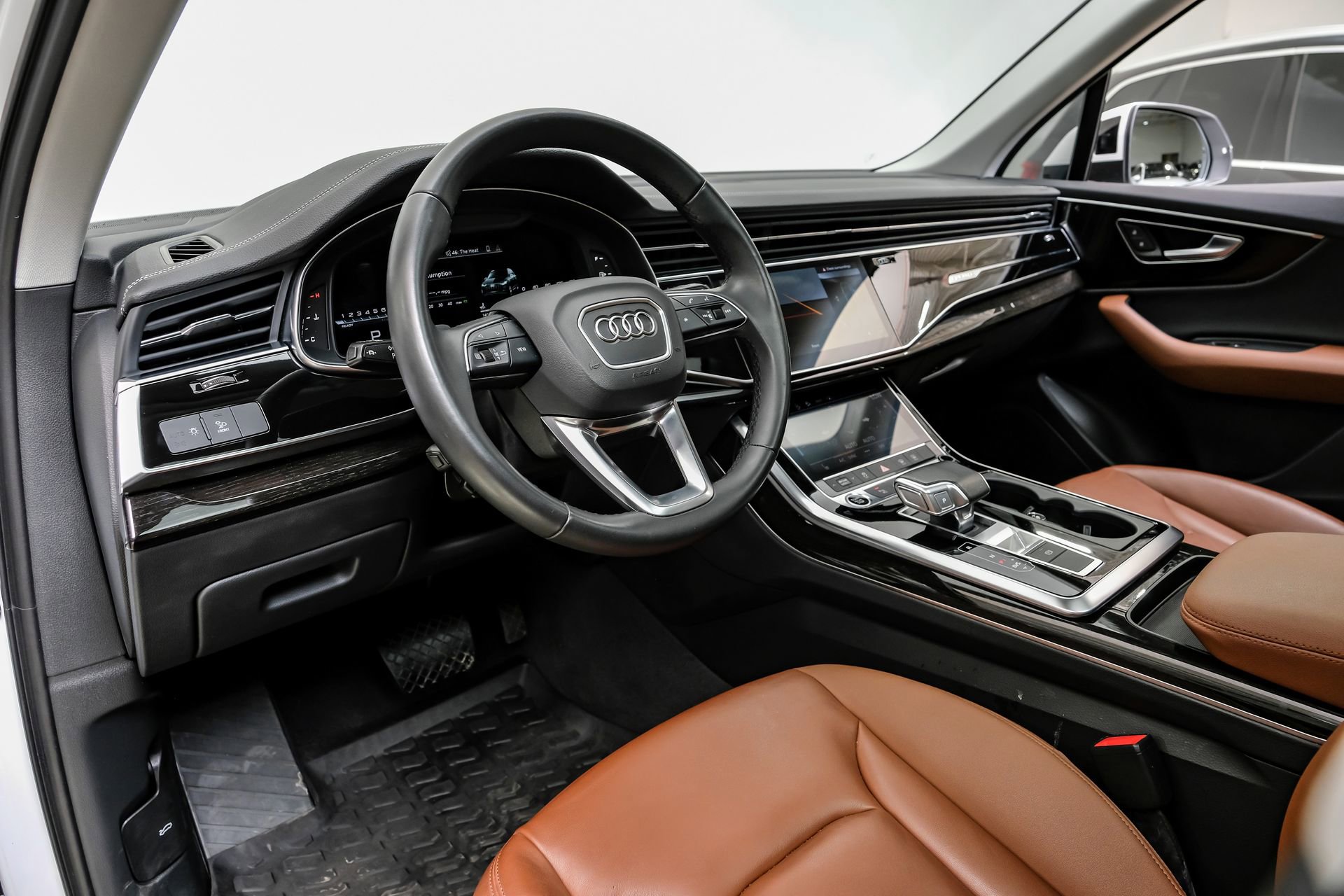 Used 2023 Audi Q7 3.0T Premium w/ Convenience Package image 3