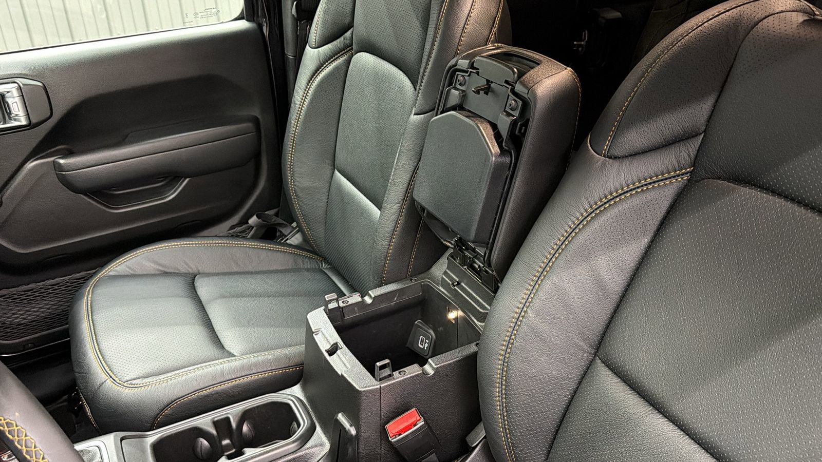 Used 2024 Jeep Wrangler Unlimited image 29