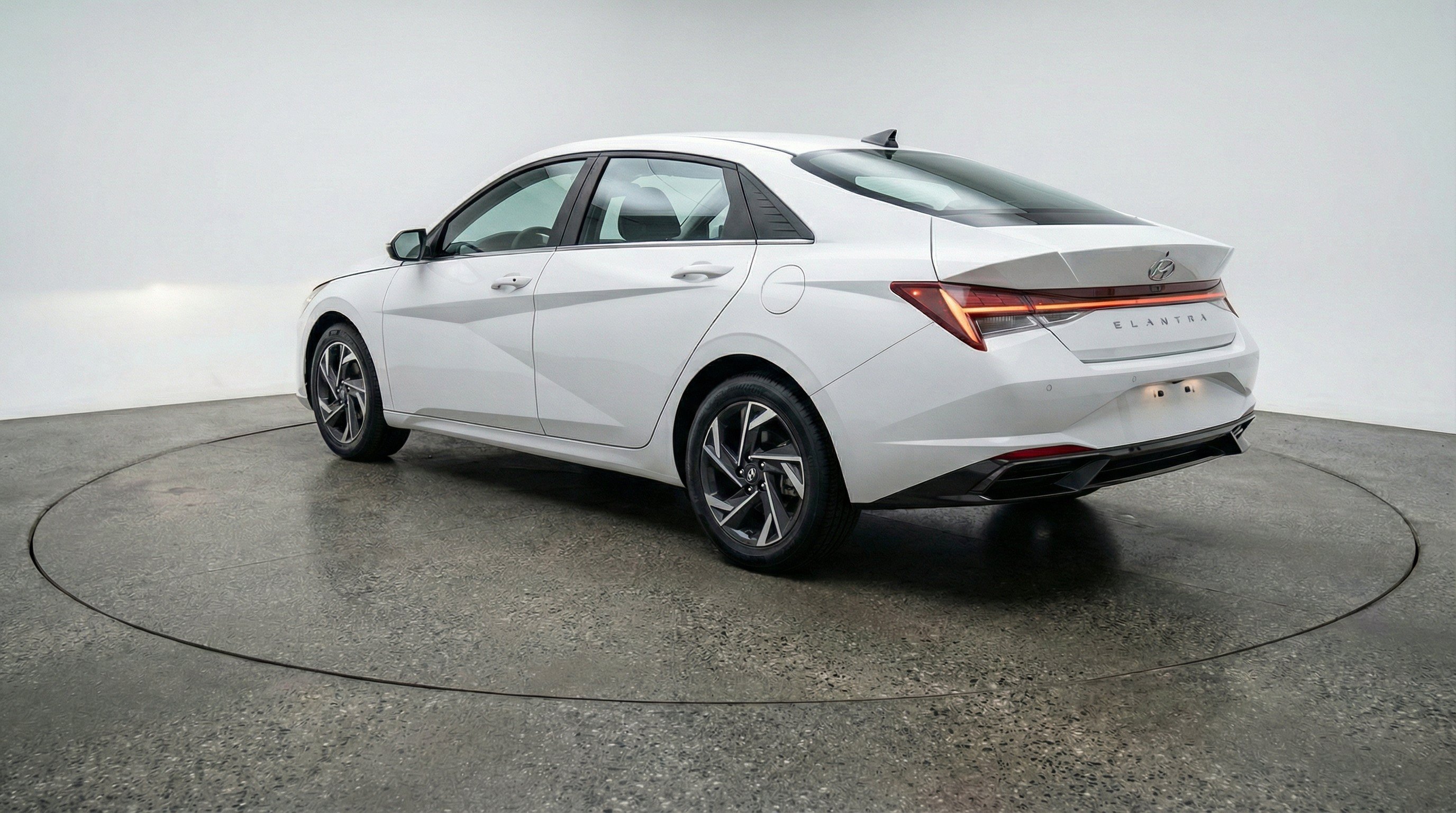 Used 2025 Hyundai Elantra SEL FWD image 6