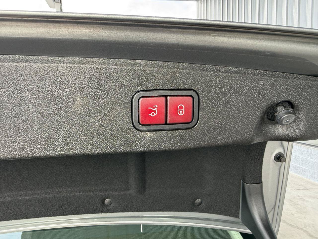 Used 2014 Mercedes-Benz E 350 4MATIC Sport image 45
