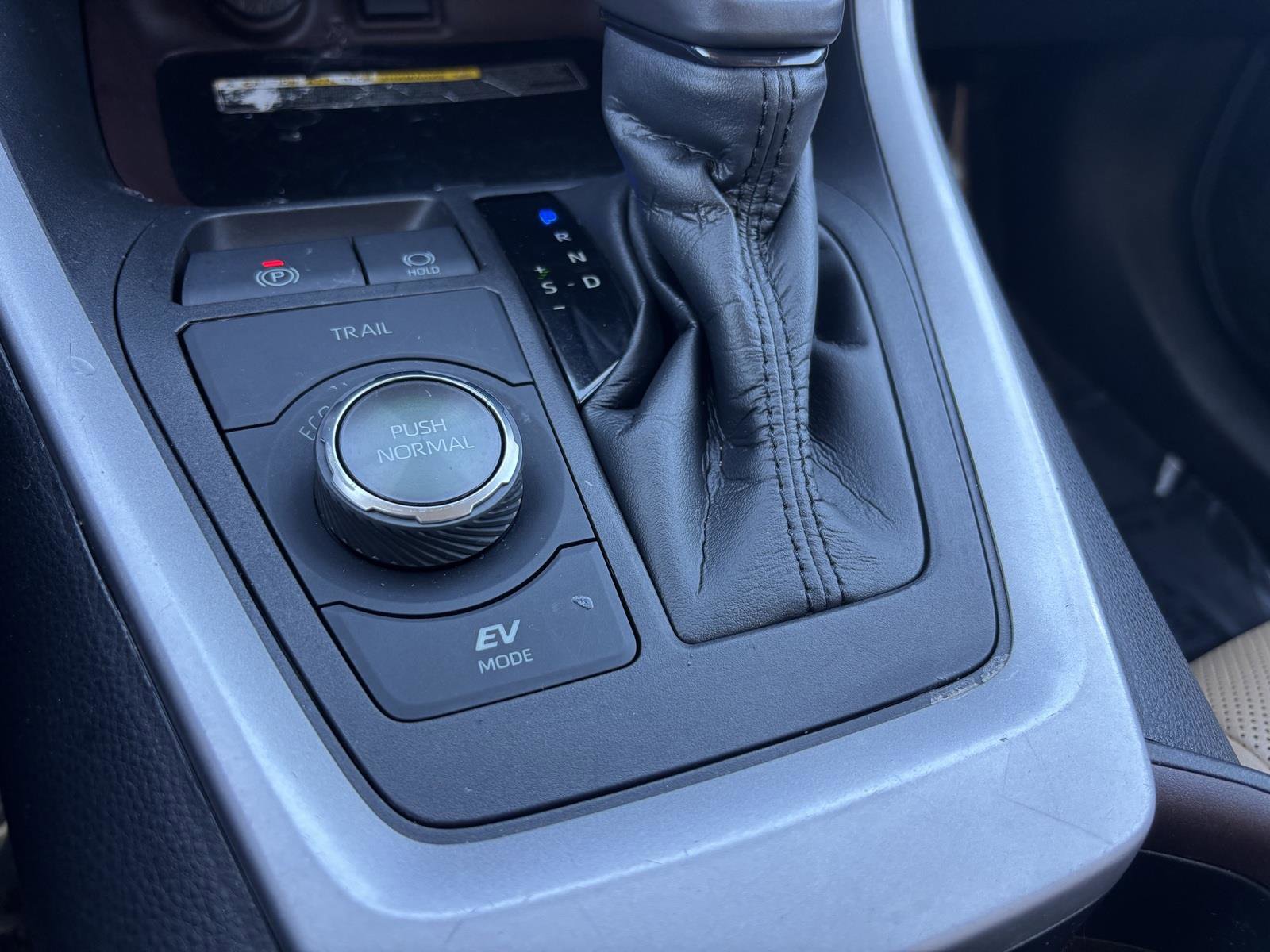 Used 2021 Toyota RAV4 Limited image 25