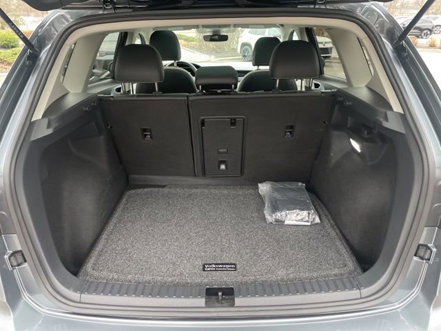 Certified 2025 Volkswagen Taos SE w/ Panoramic Sunroof Package AWD/4WD image 9