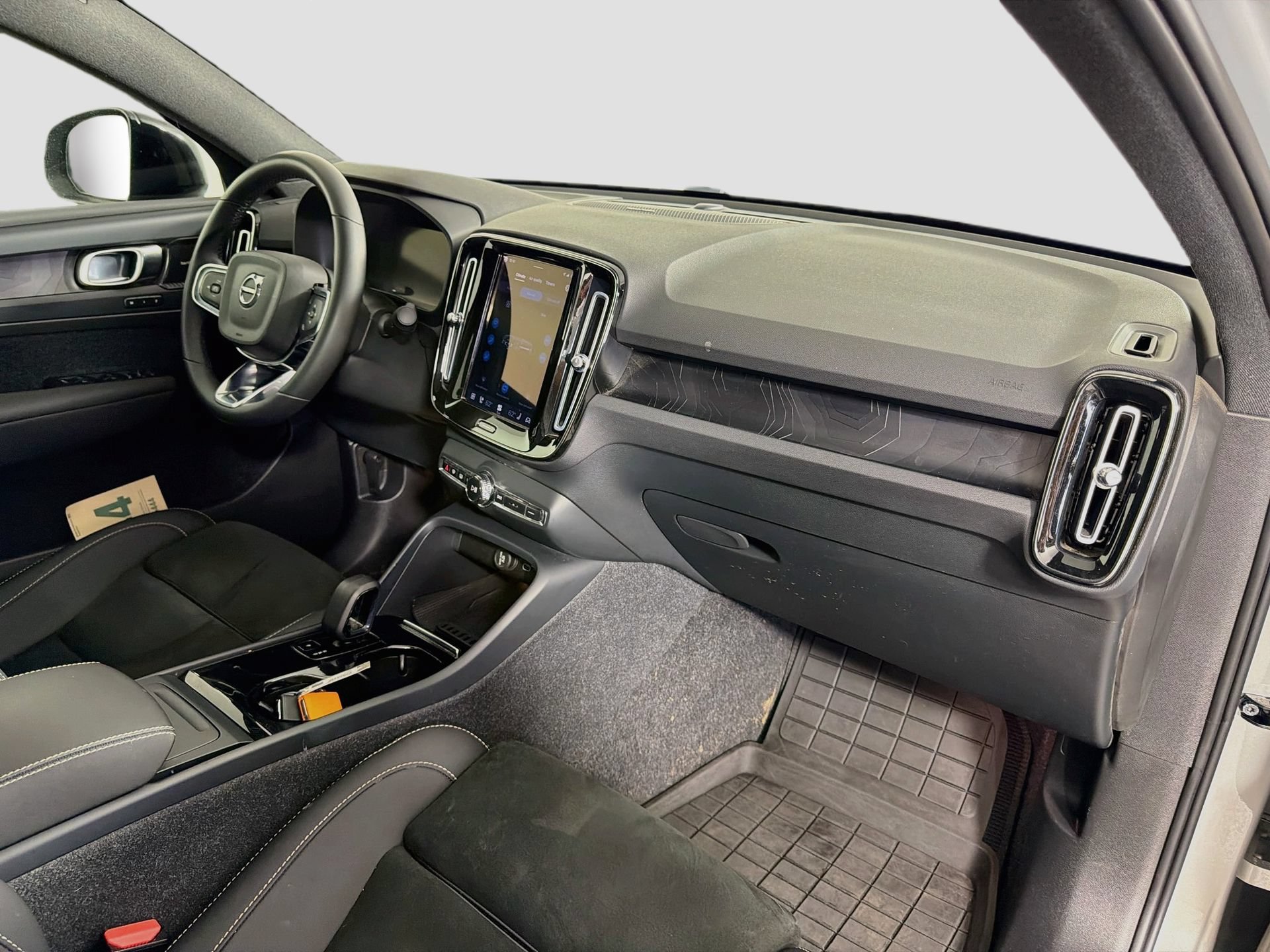 Certified 2023 Volvo C40 P8 Recharge Ultimate w/ Protection Package Premier AWD/4WD image 31