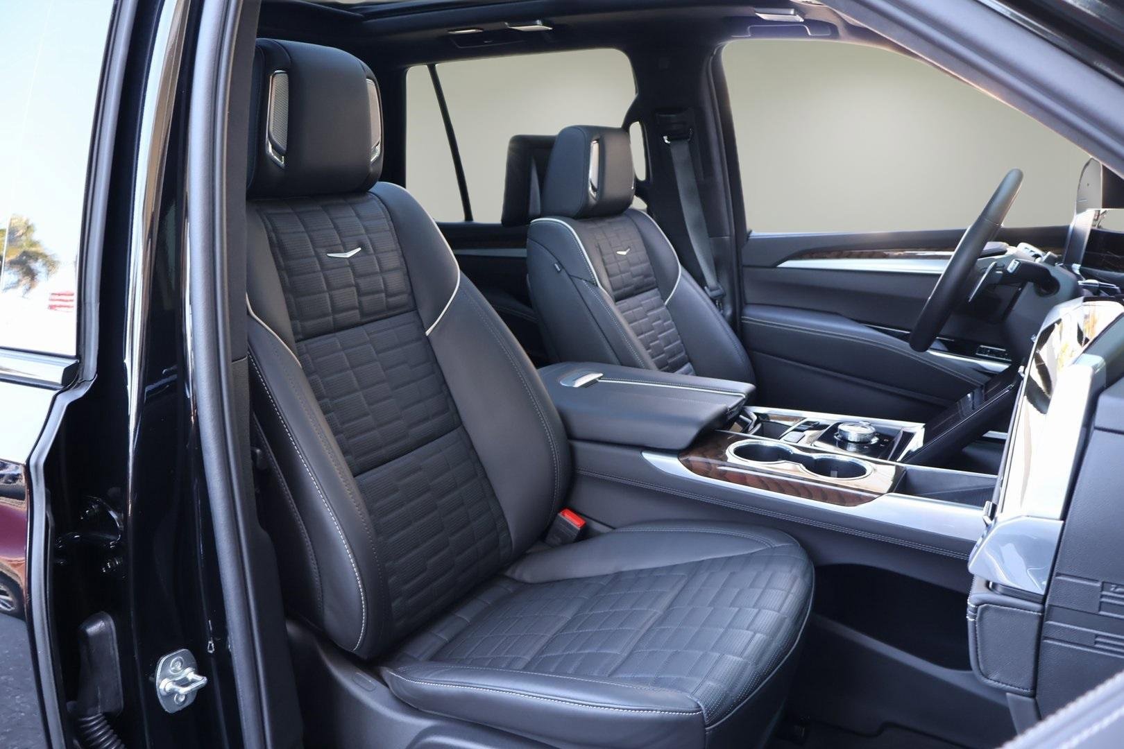 Used 2025 Cadillac Escalade Sport Platinum w/ LPO, ONYX Package image 23