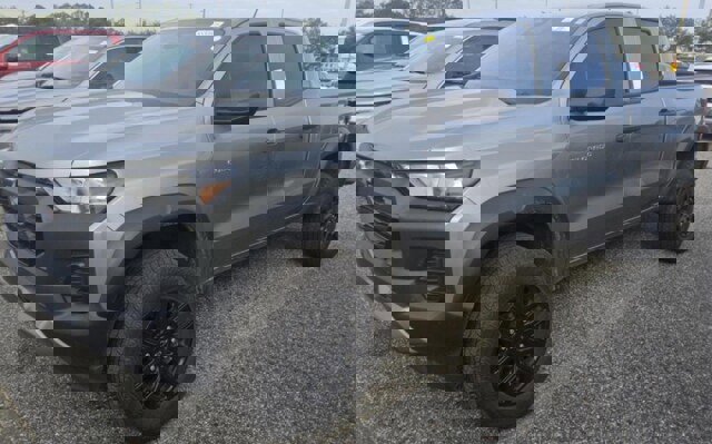 Used 2024 Chevrolet Colorado Trail Boss w/ Advanced Trailering Package image 3