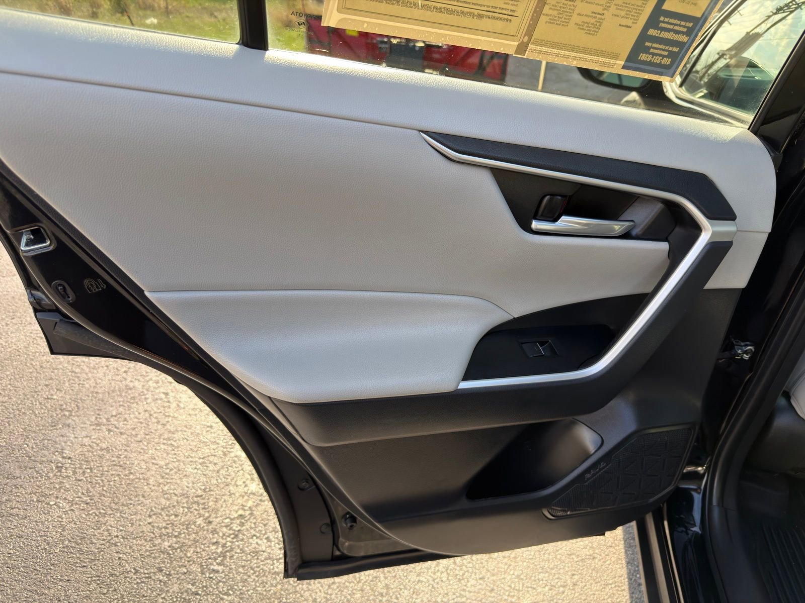 Used 2023 Toyota RAV4 XLE Premium image 30