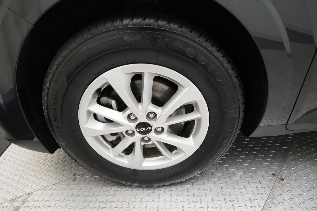 Certified 2024 Kia Carnival LX image 27