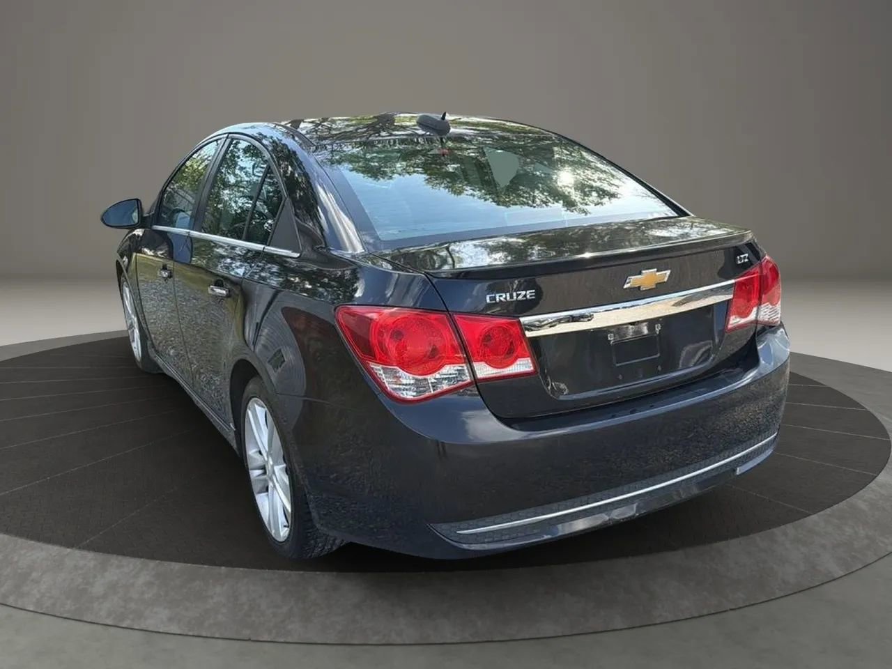 Used 2015 Chevrolet Cruze LTZ w/ Sun, Sound and Sport Package FWD image 8