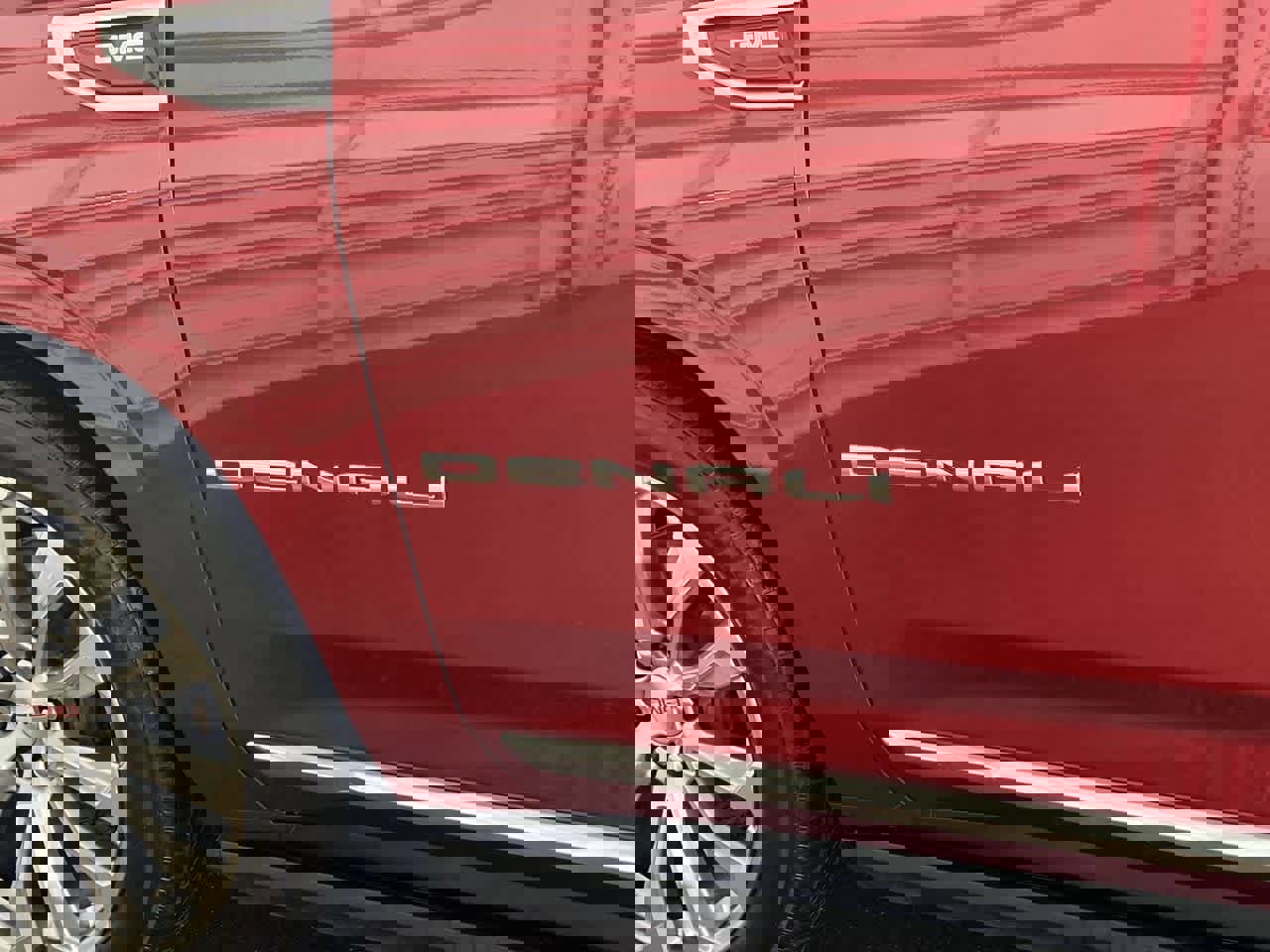 Used 2024 GMC Yukon Denali w/ Advanced Technology Package image 10