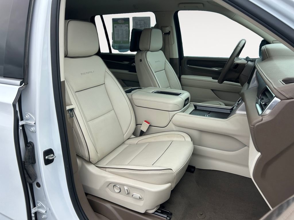 Used 2024 GMC Yukon XL Denali w/ Advanced Technology Package AWD/4WD image 25