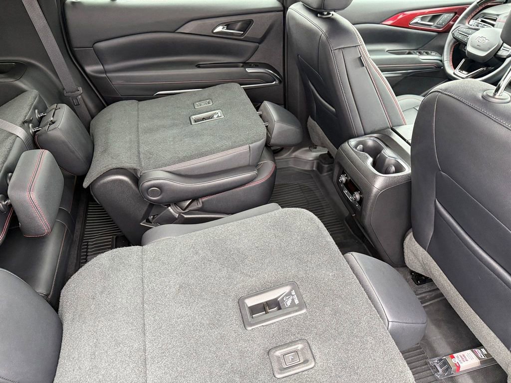 Used 2025 Chevrolet Traverse RS image 21