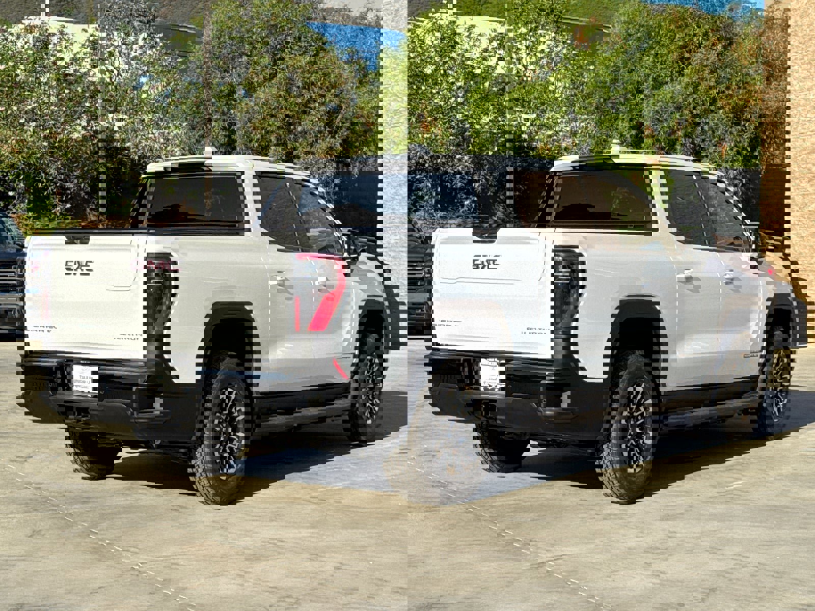 Used 2026 GMC Sierra EV Elevation image 14