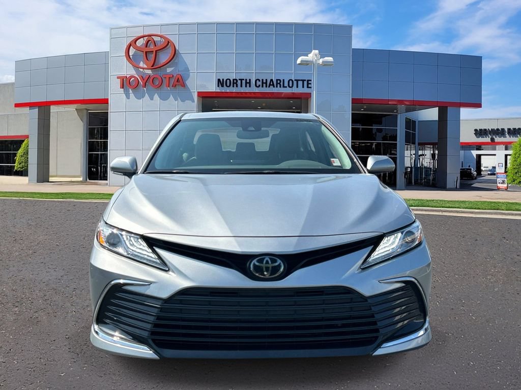 Used 2023 Toyota Camry XLE FWD image 3