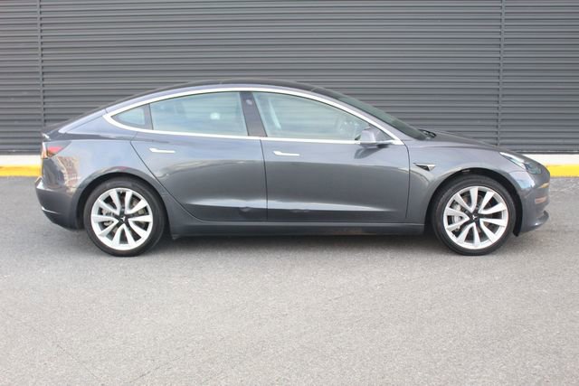 Used 2019 Tesla Model 3 Standard Range Plus image 9