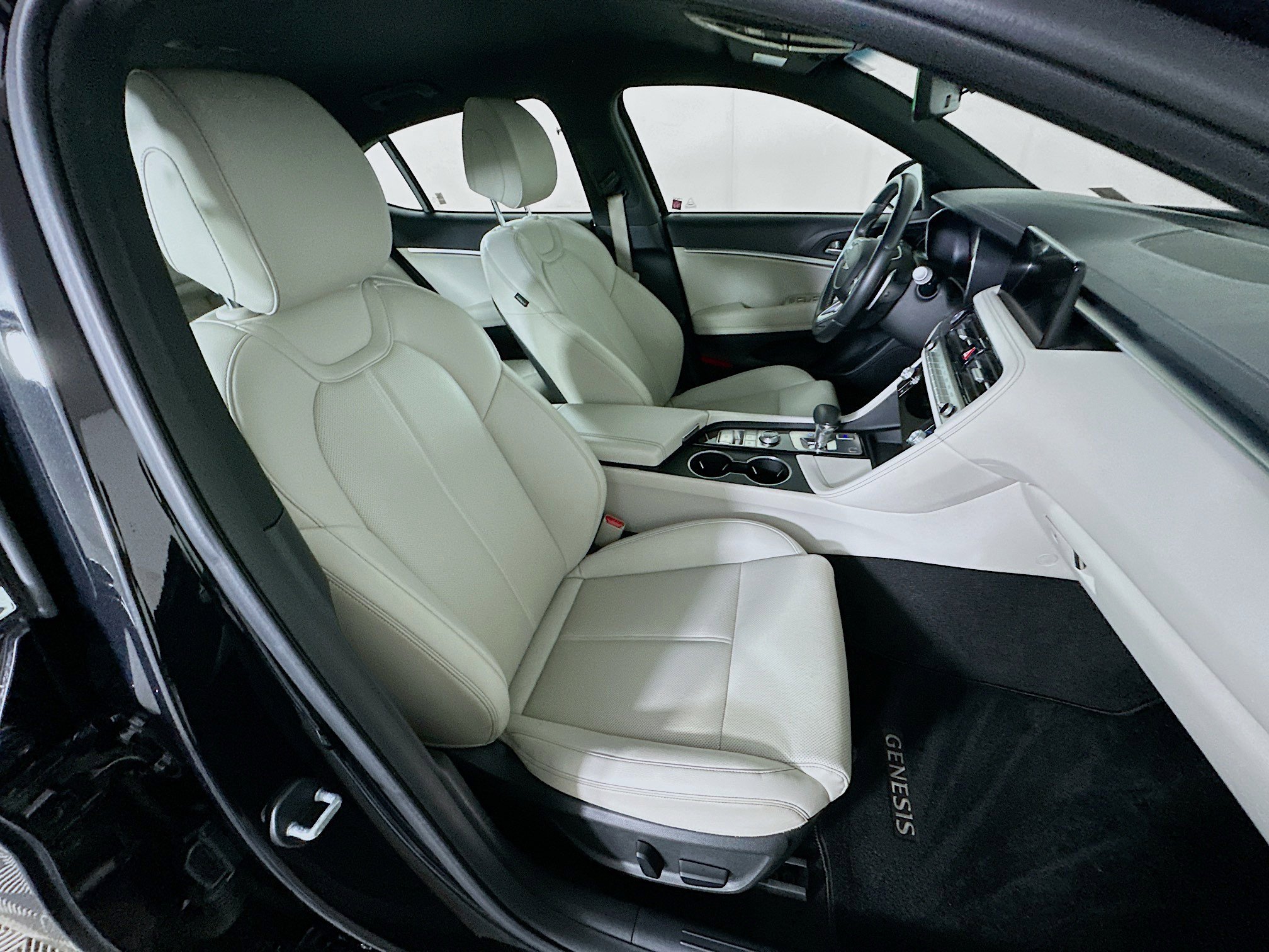 Used 2024 Genesis G70 2.5T image 31