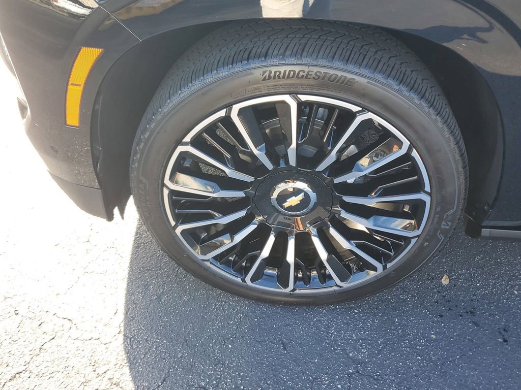 Used 2025 Chevrolet Tahoe High Country image 11