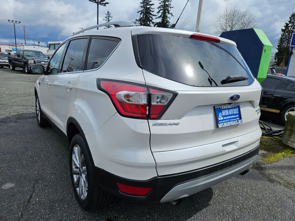 Used 2018 Ford Escape Titanium image 3