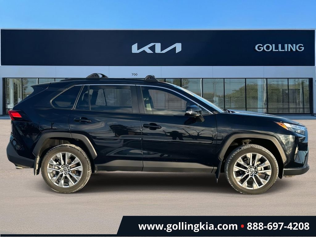 Used 2022 Toyota RAV4 XLE Premium image 2