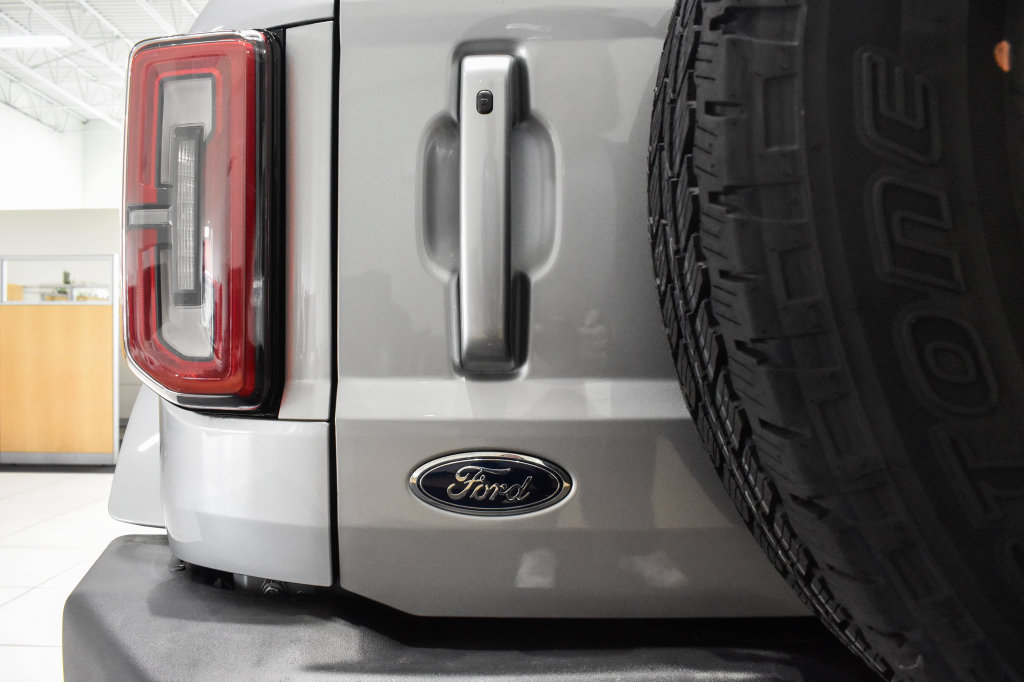 Used 2023 Ford Bronco Outer Banks AWD/4WD image 13