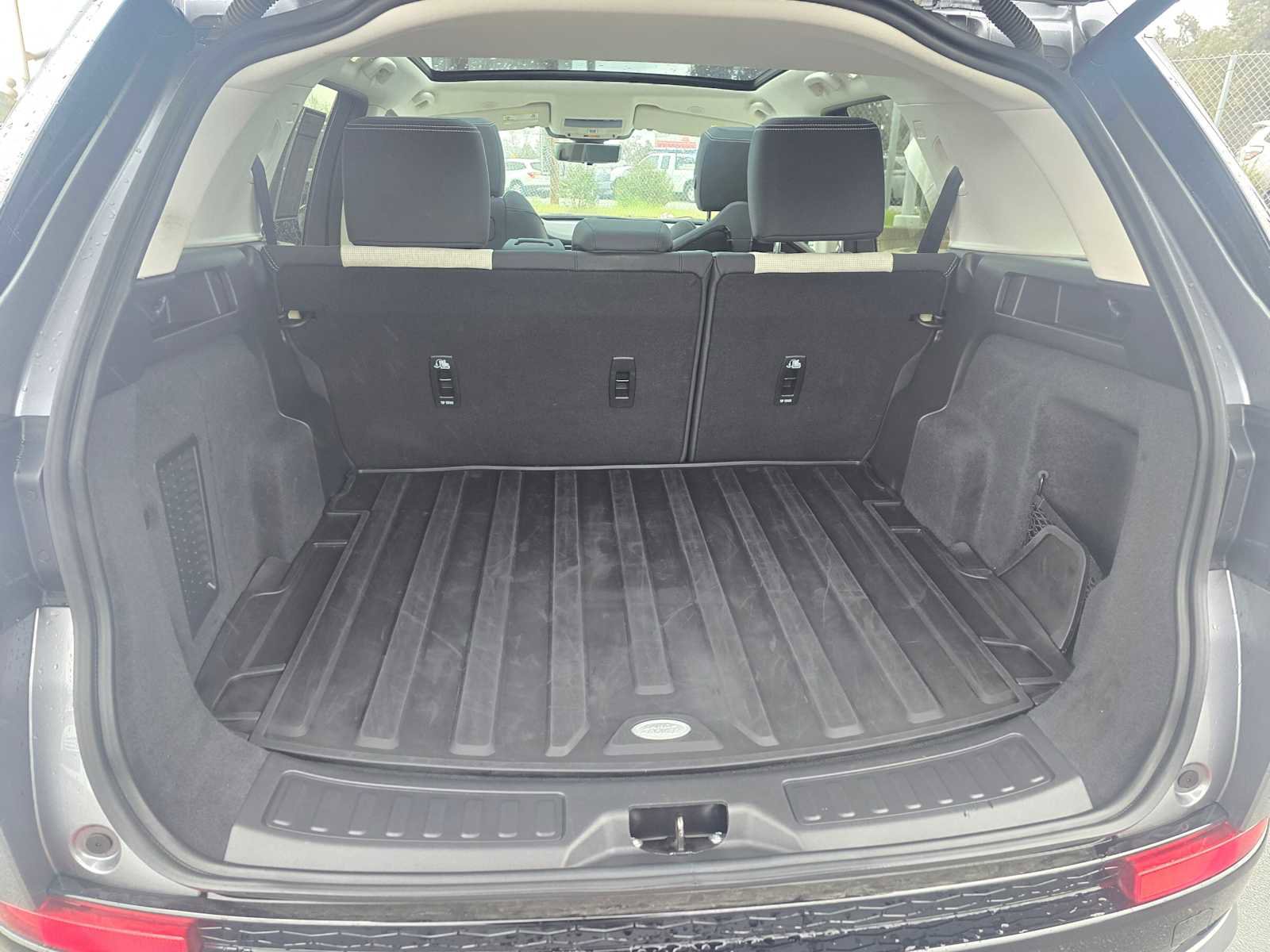 Used 2025 Land Rover Discovery Sport S image 17