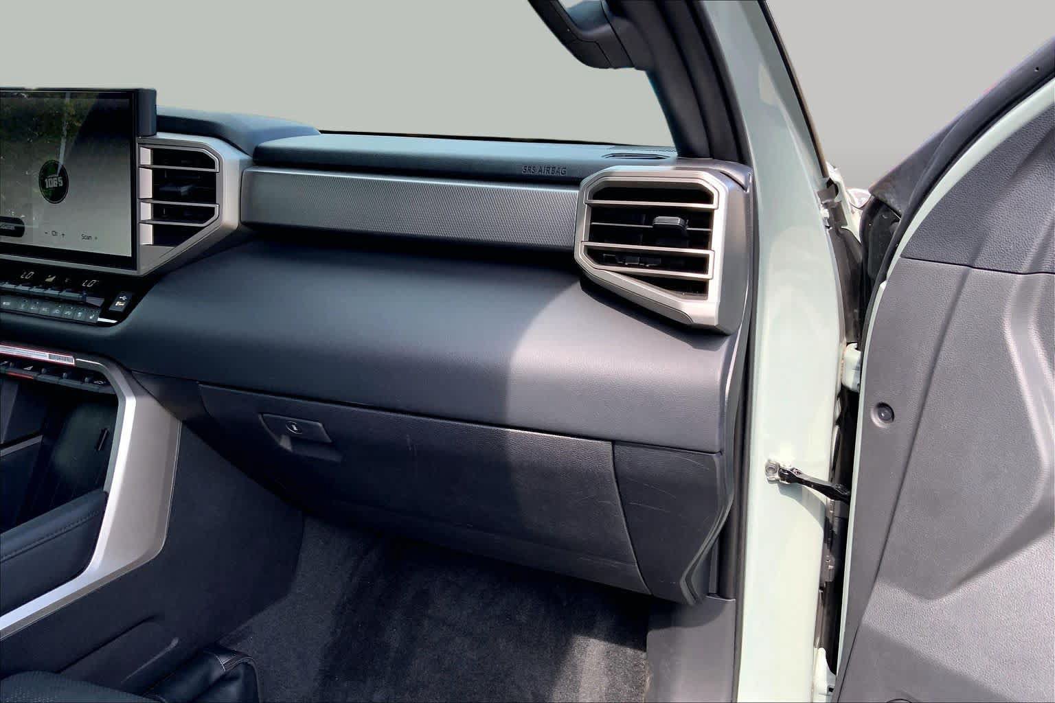 Used 2025 Toyota Tundra Limited AWD/4WD image 18