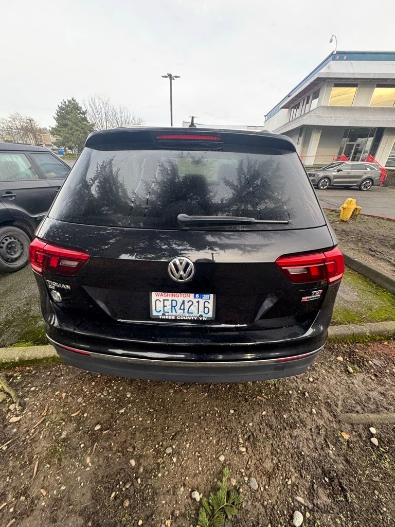 Used 2018 Volkswagen Tiguan SE w/ Panoramic Sunroof Package image 6
