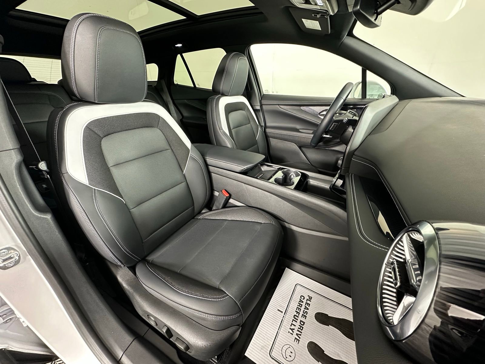 Used 2024 Chevrolet Blazer EV LT image 4