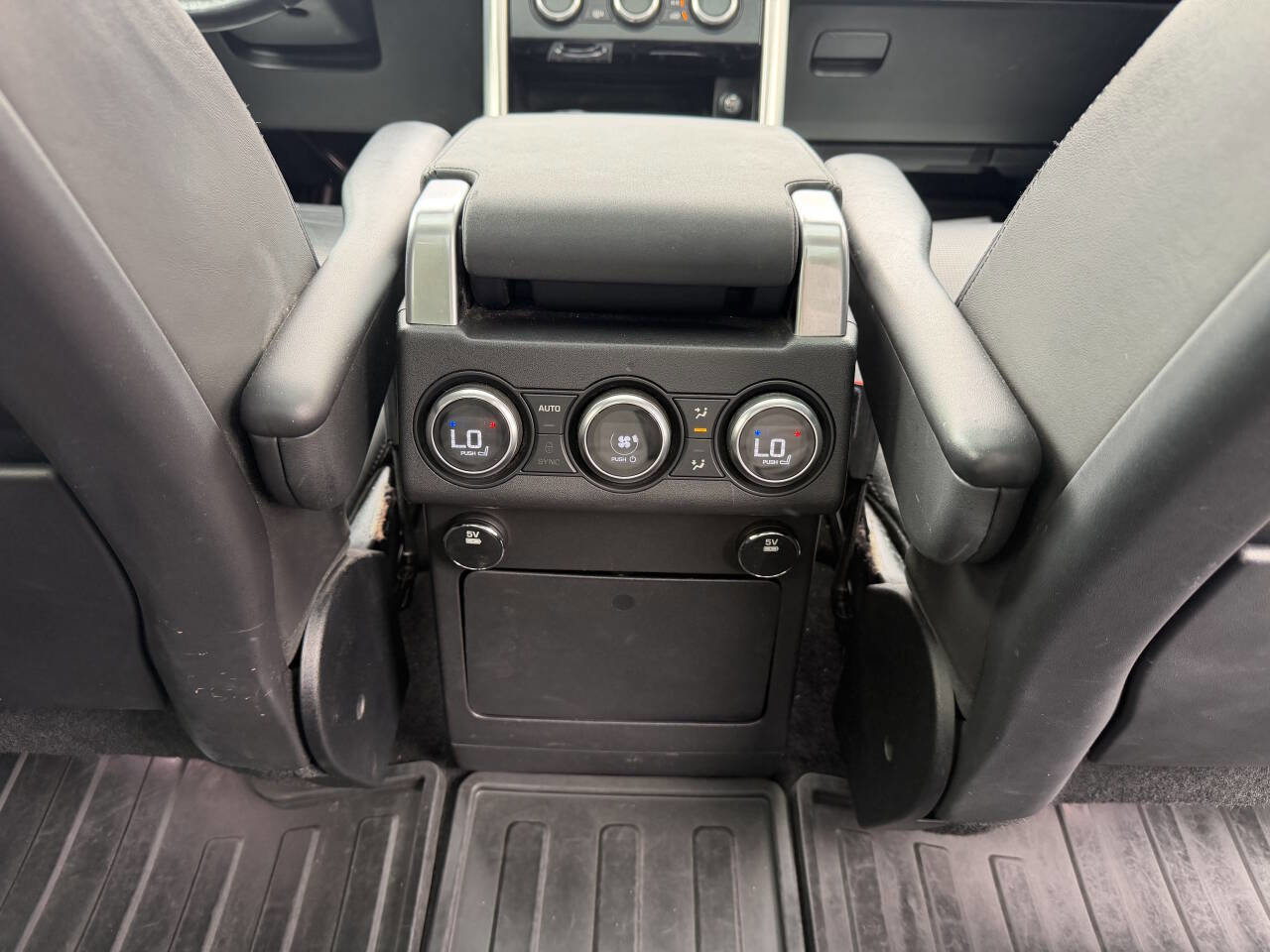 Used 2017 Land Rover Discovery HSE AWD/4WD image 26