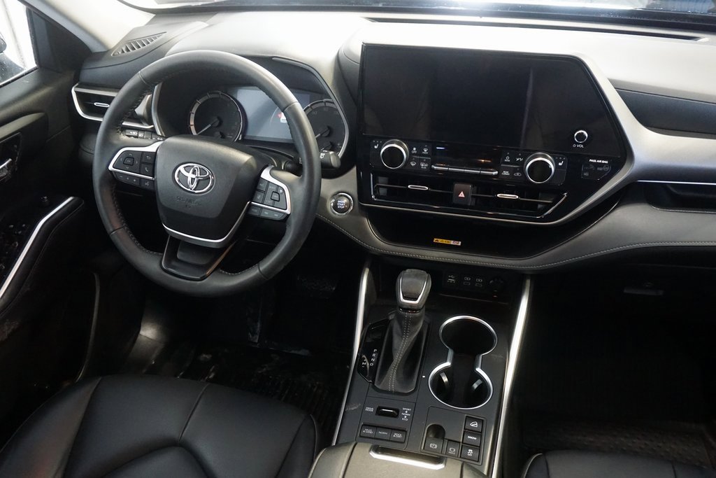 Certified 2023 Toyota Highlander XLE image 25