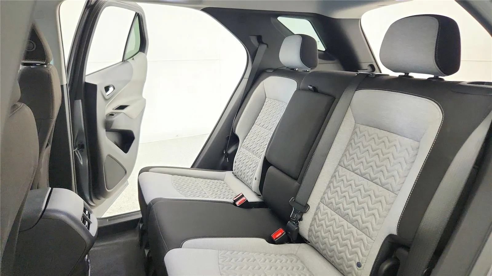 Used 2023 Chevrolet Equinox LS w/ LS Convenience Package FWD image 30