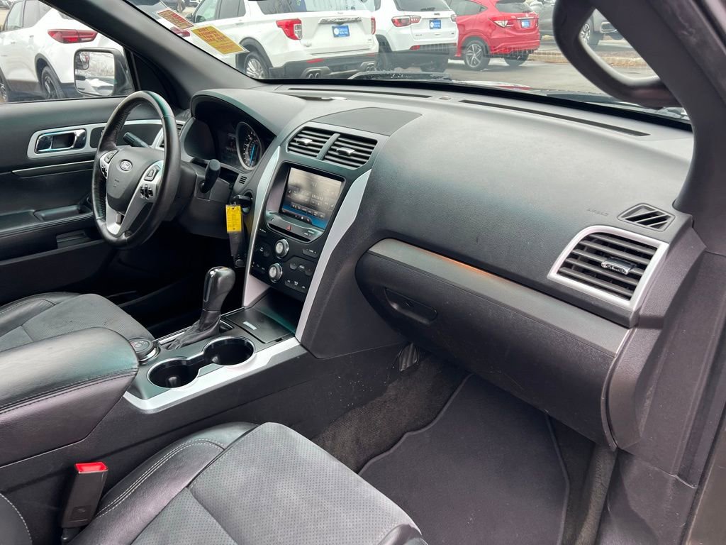 Used 2015 Ford Explorer XLT w/ Equipment Group 202A image 28