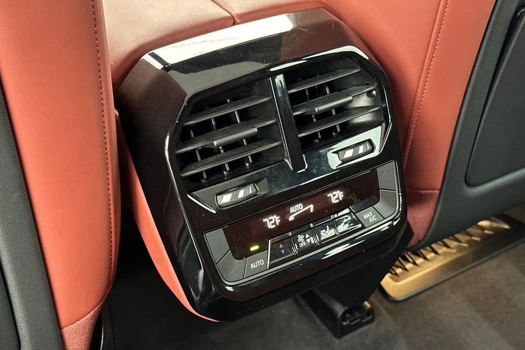 Used 2023 BMW iX xDrive50 w/ Sport Package image 13