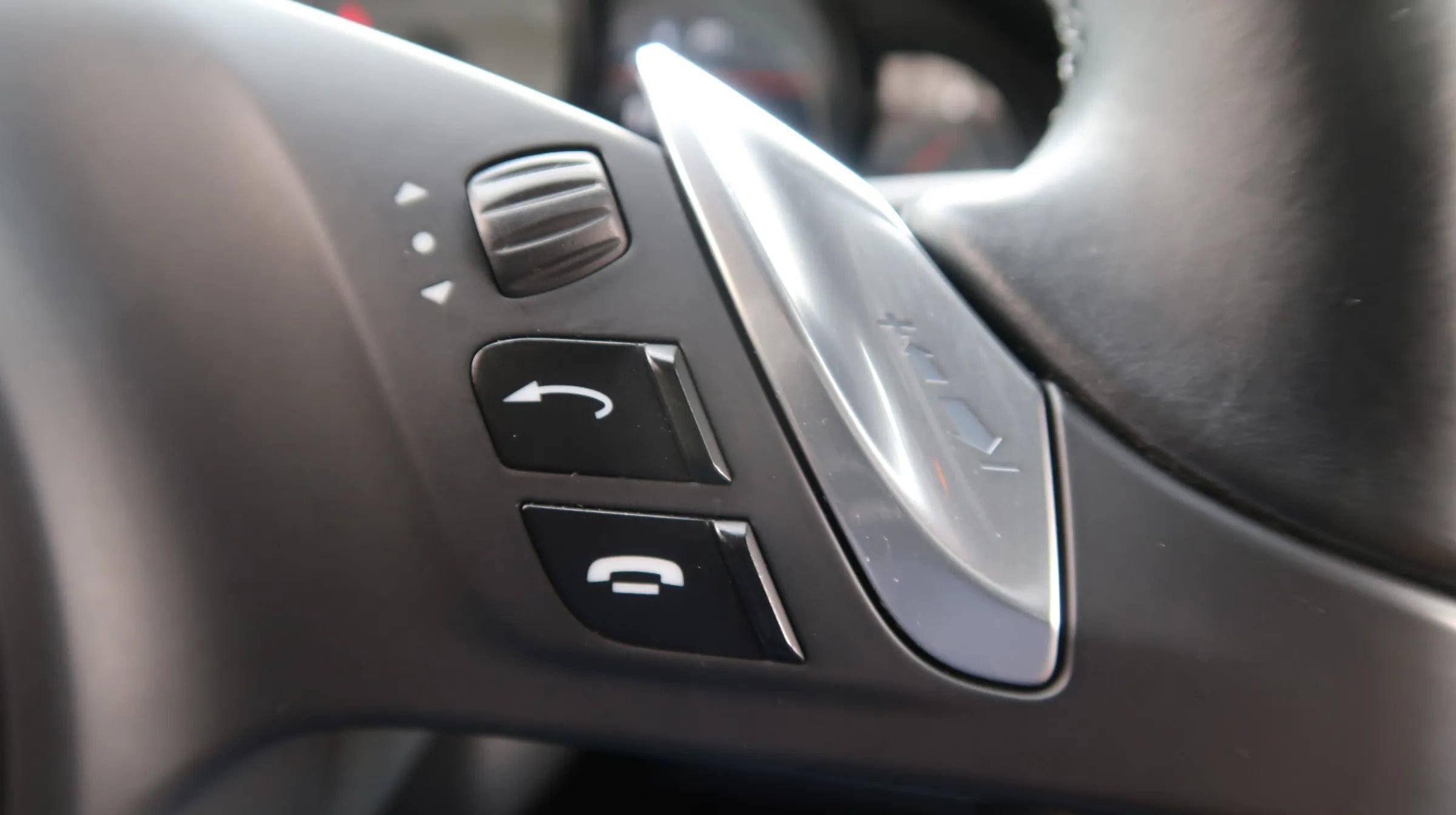 Used 2015 Porsche Panamera S image 40