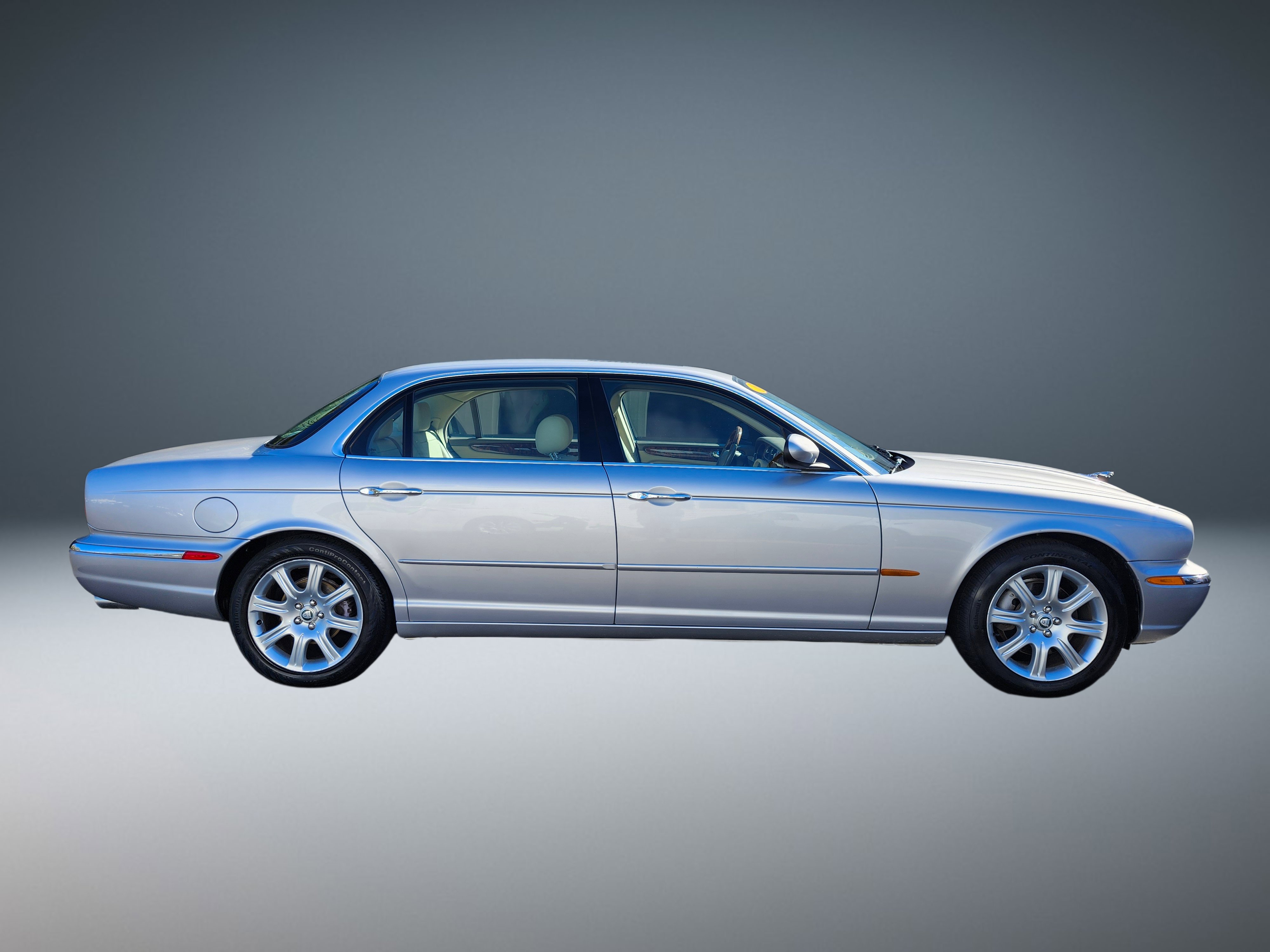Used 2005 Jaguar XJ8 image 2