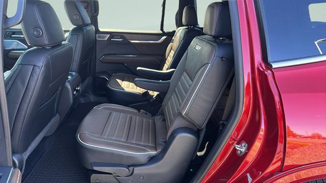 New 2026 GMC Acadia Denali Ultimate w/ LPO, Floor Liner Package AWD/4WD image 16
