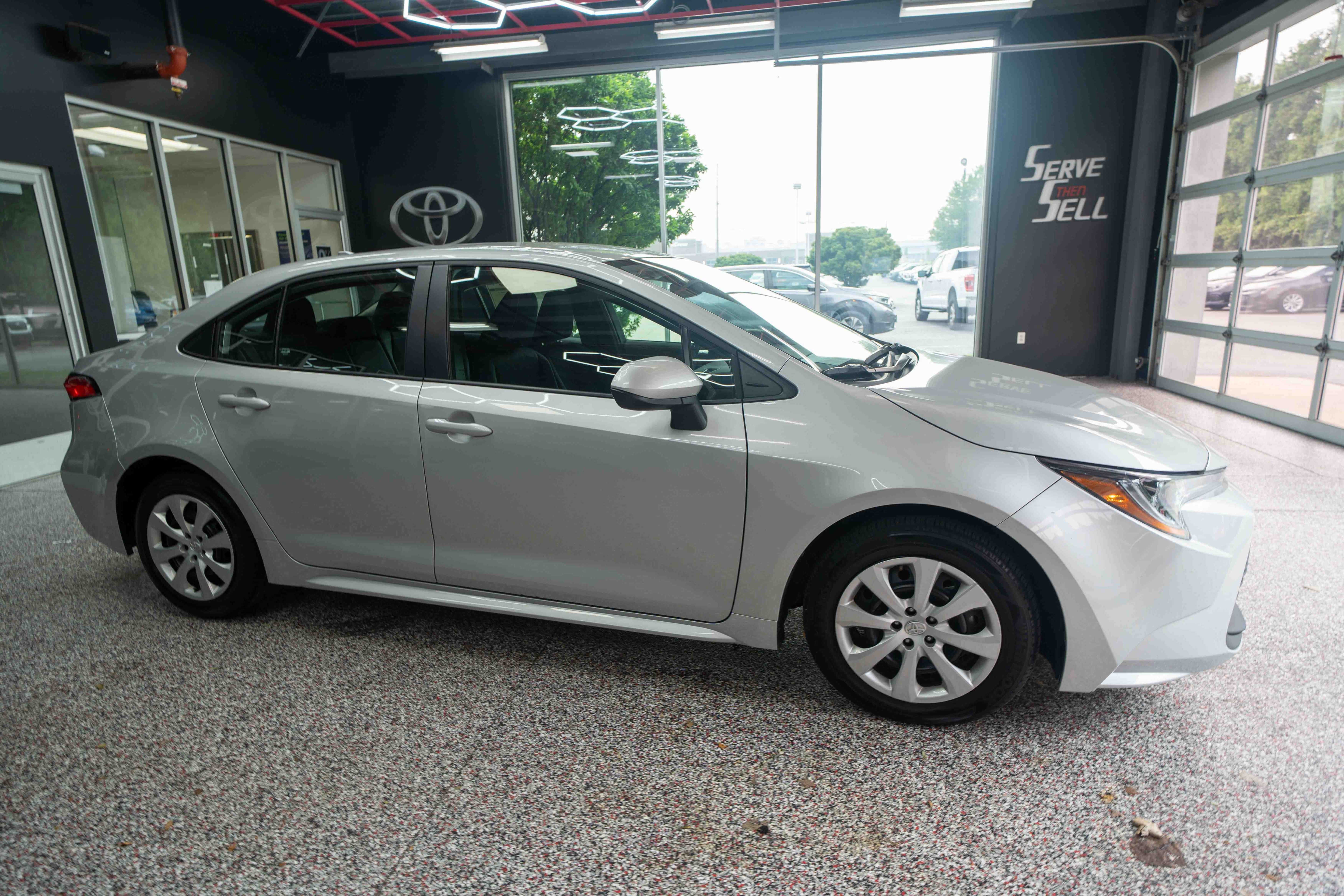 Used 2025 Toyota Corolla LE FWD image 5