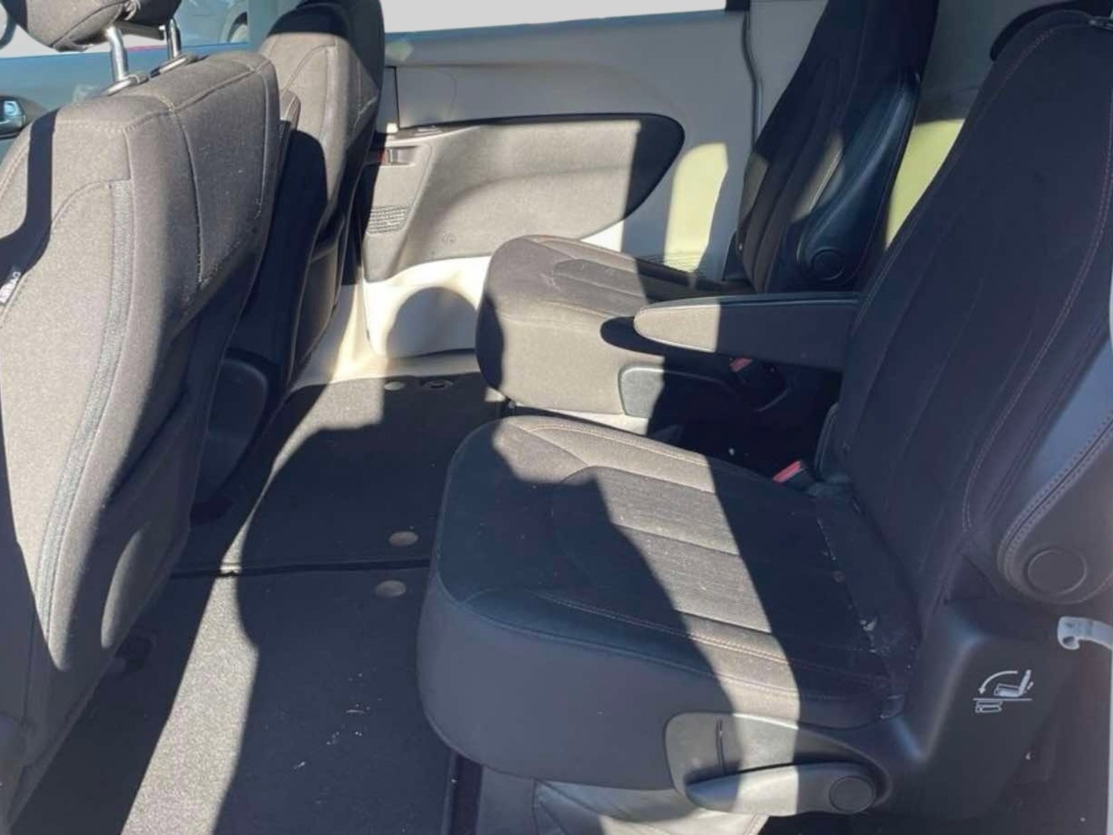 Used 2017 Chrysler Pacifica LX image 6