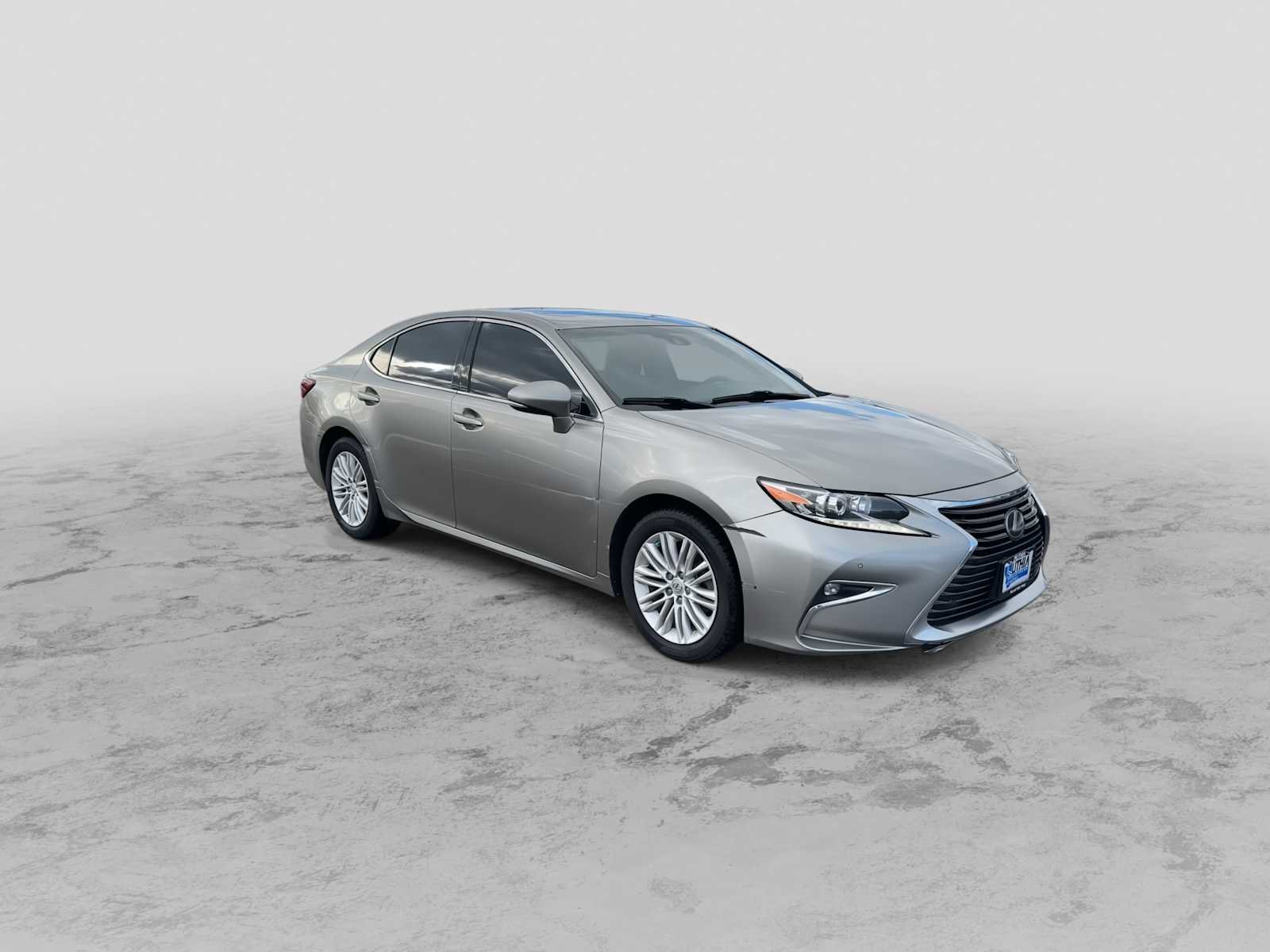 Used 2017 Lexus ES 350 image 2