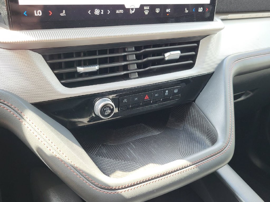 Certified 2025 Ford Explorer Active RWD image 8