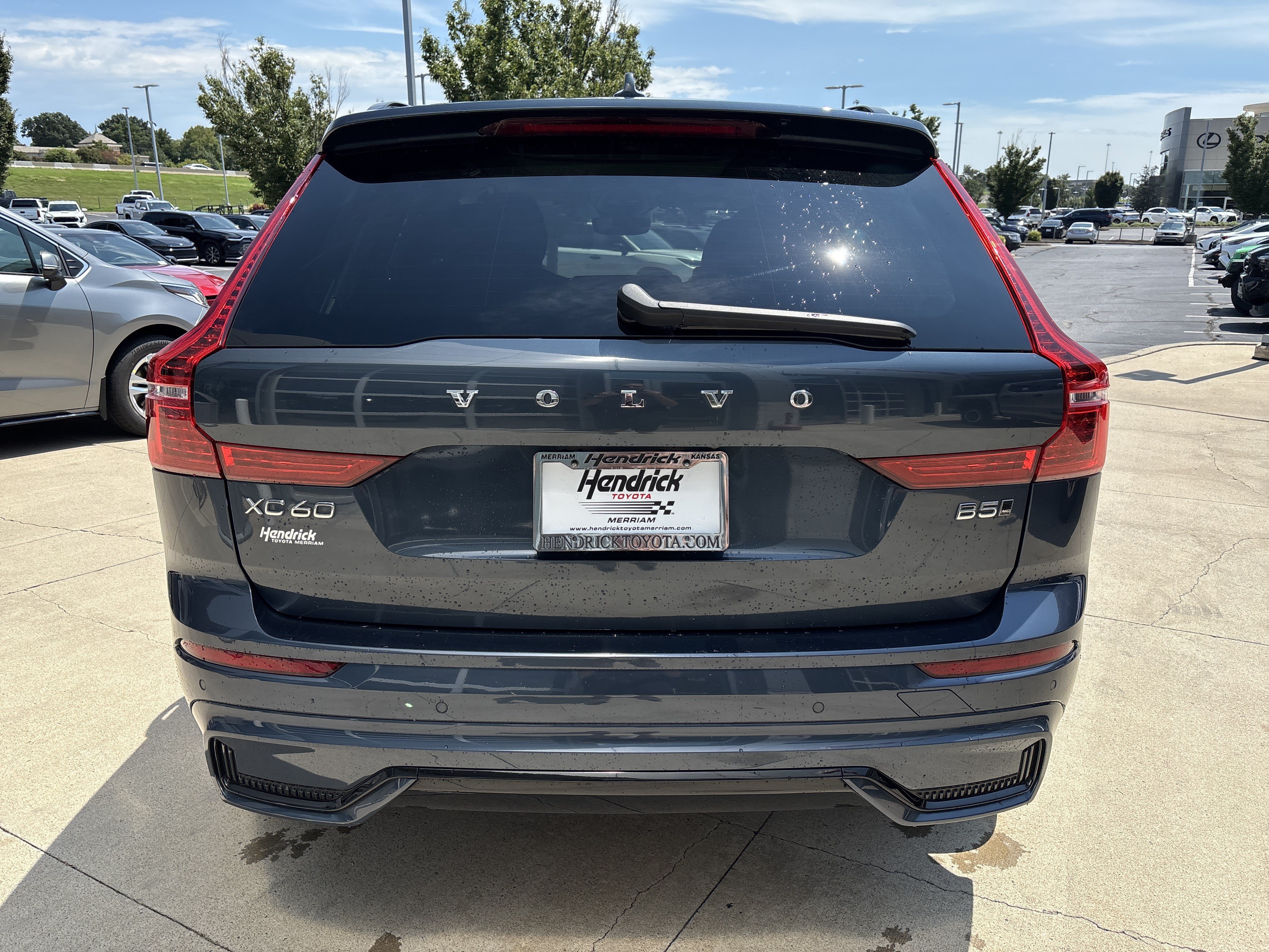 Used 2024 Volvo XC60 B5 Plus AWD/4WD image 8