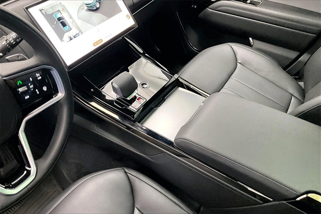 Used 2025 Land Rover Range Rover Sport SE image 14